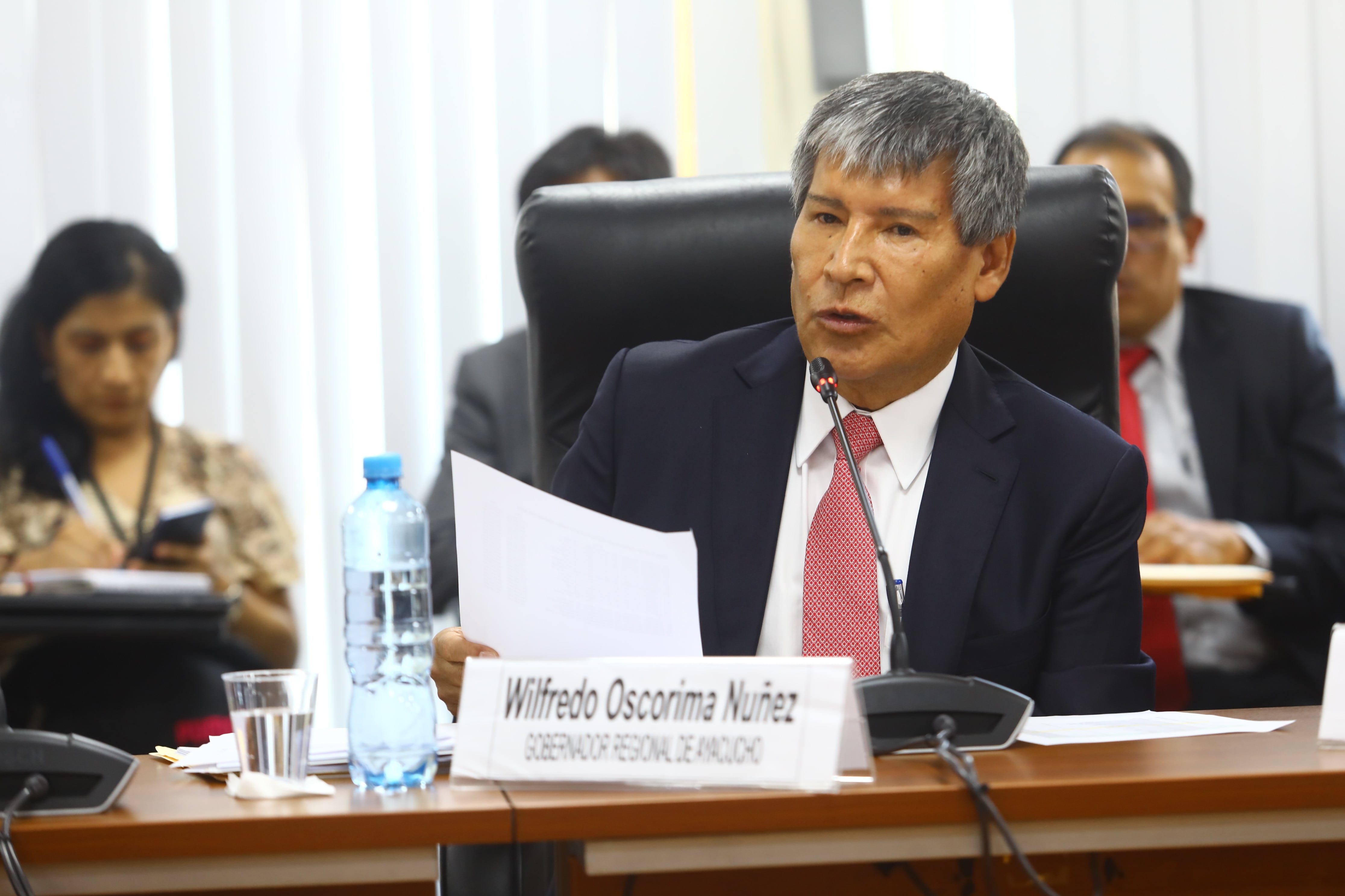 Aunque el gobernador regional de Ayacucho evitó declarar en la Comisión de Fiscalización del Congreso, sobre los Rolex que lució Dina Boluarte, sí respondió otras preguntas.