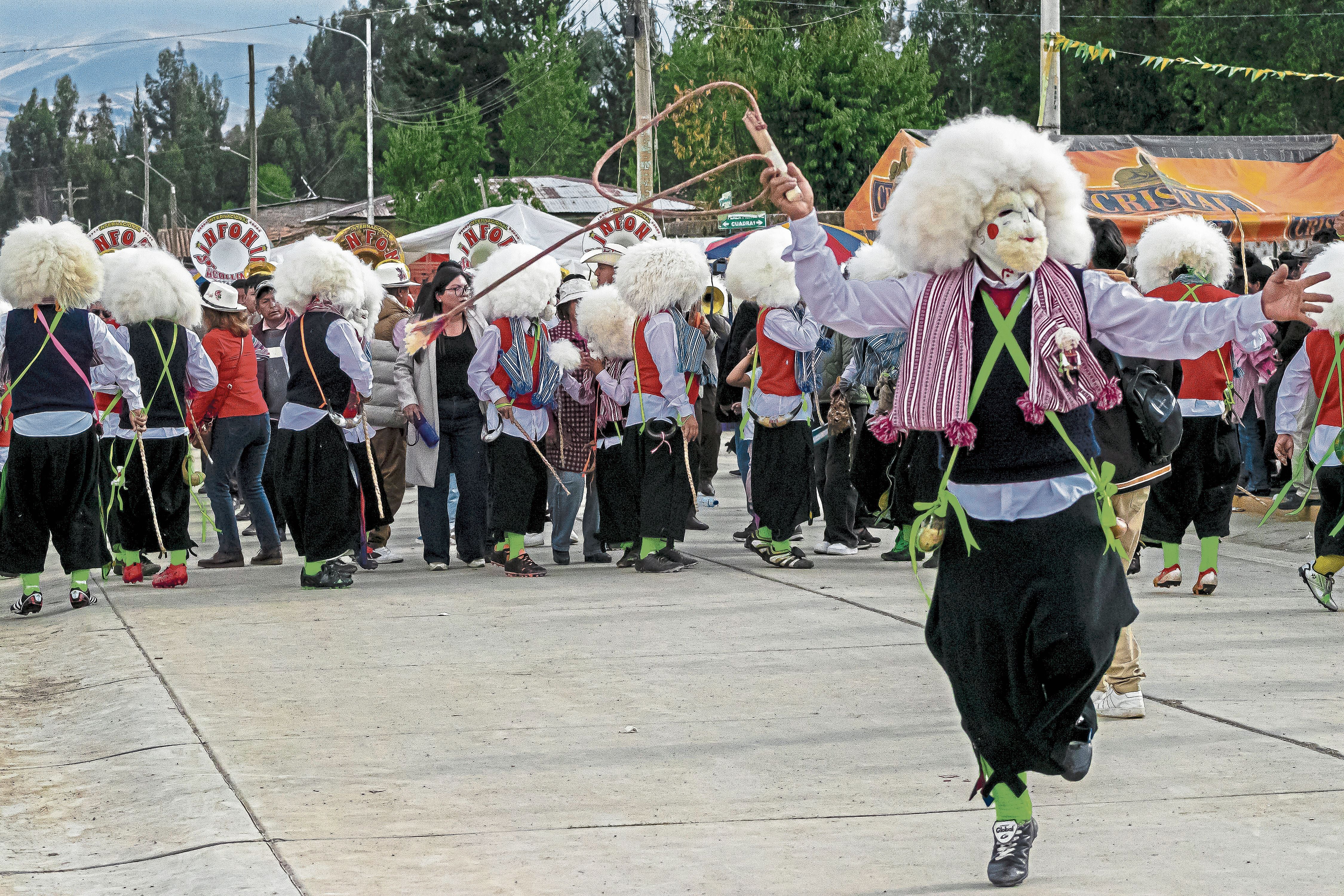 El auquish cumo es una danza propia de Yauli, diferente de los corcovados