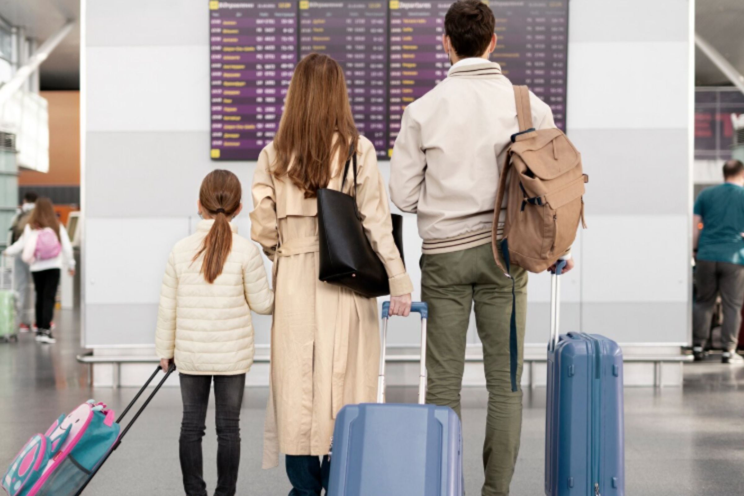 Alergólogo explica cómo los cambios de ambiente pueden afectar a viajeros, especialmente a quienes tienen antecedentes alérgicos o respiratorios. (Foto: Freepik)