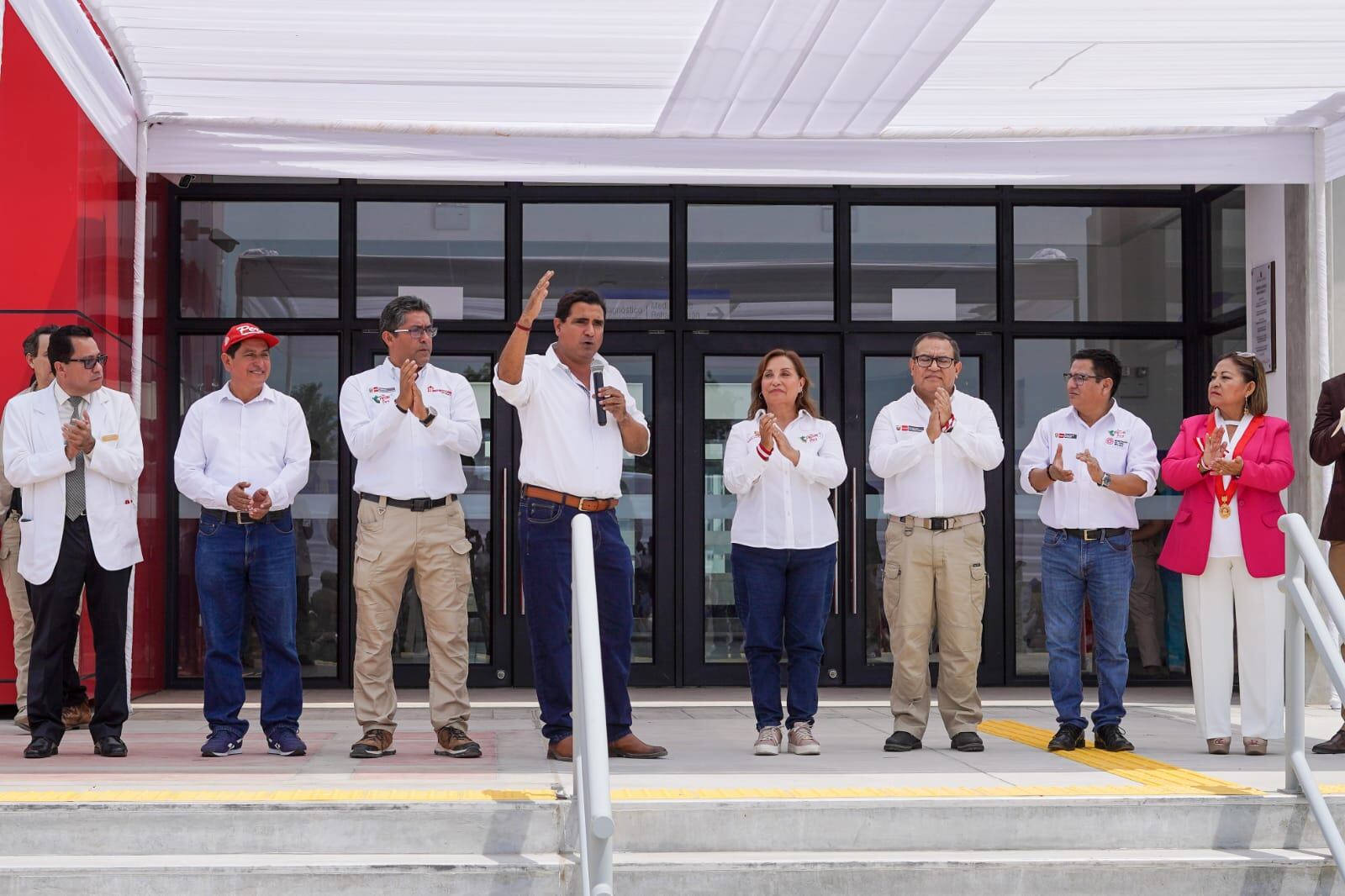 La presidenta de la República anunció S/7 millones para garantizar este año el pago del personal de Salud de Chulucanas y otros S/22 millones para el 2024.