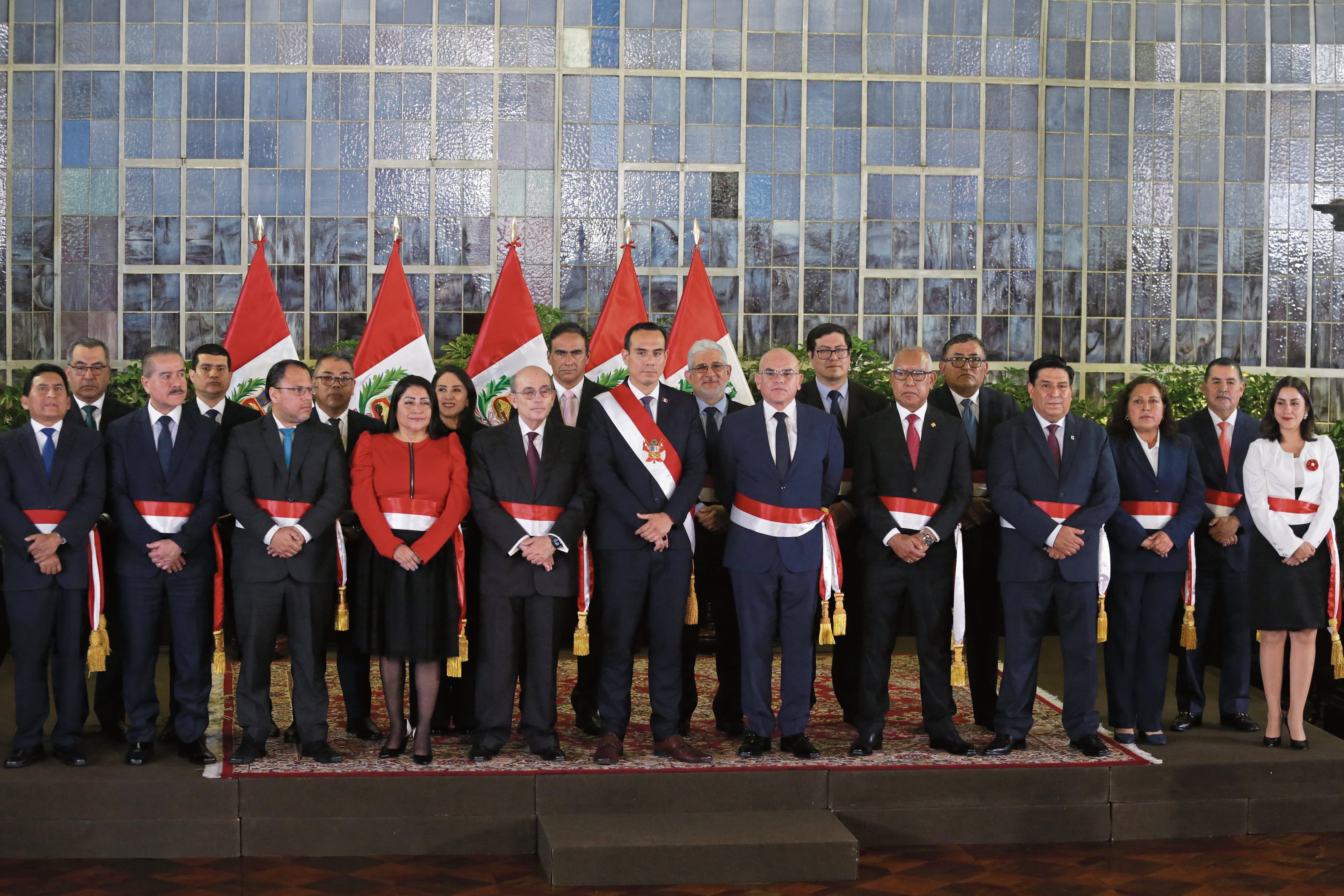 Gobierno peruano adopta eslogan "¡El Perú a toda máquina!" y genera controversia