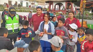 Agasajan a 800 niños en provincia de Tarata