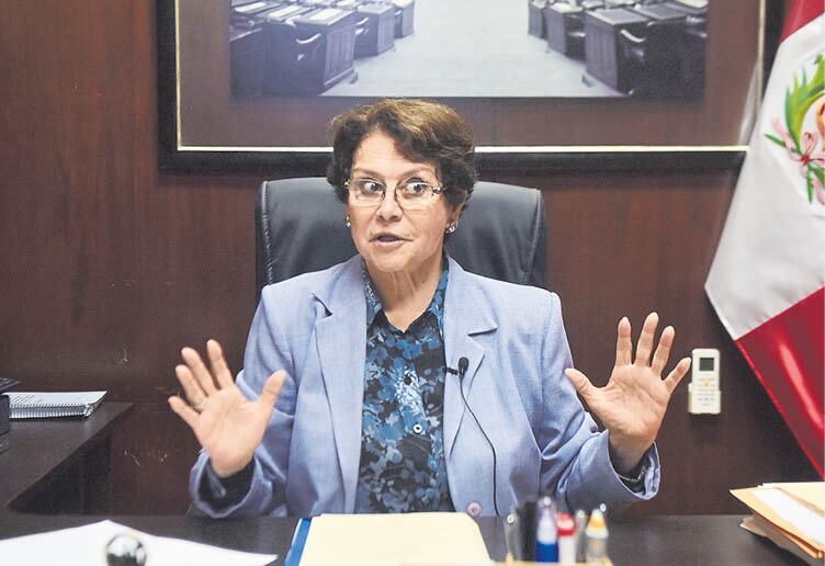 Echaíz defiende contratación de su nuera.