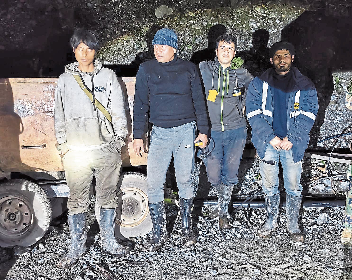 Policía y Fuerzas Armadas intervinieron dentro de una mina a cuatro presuntos implicados en crimen.