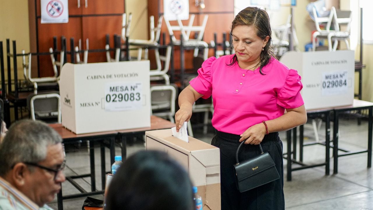 Tras sufragar, Joana Cabrera Pimentel dijo que el nuevo Ejecutivo debe transferir recursos para la III Etapa de Chavimochic y para iniciar el nuevo Hospital Docente de Trujillo.