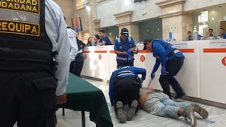 Obrero sin línea de vida cae al interior de agencia bancaria en Arequipa