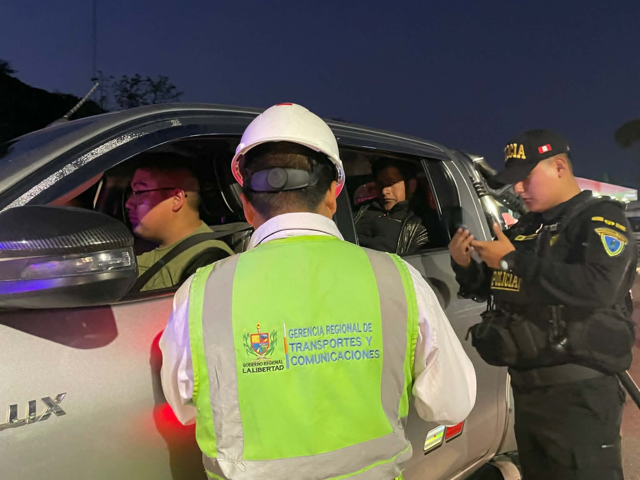 Durante los controles, los inspectores solicitaron licencia de conducir, SOAT, certificado de inspección técnica vehicular y certificado de habilitación vehicular.