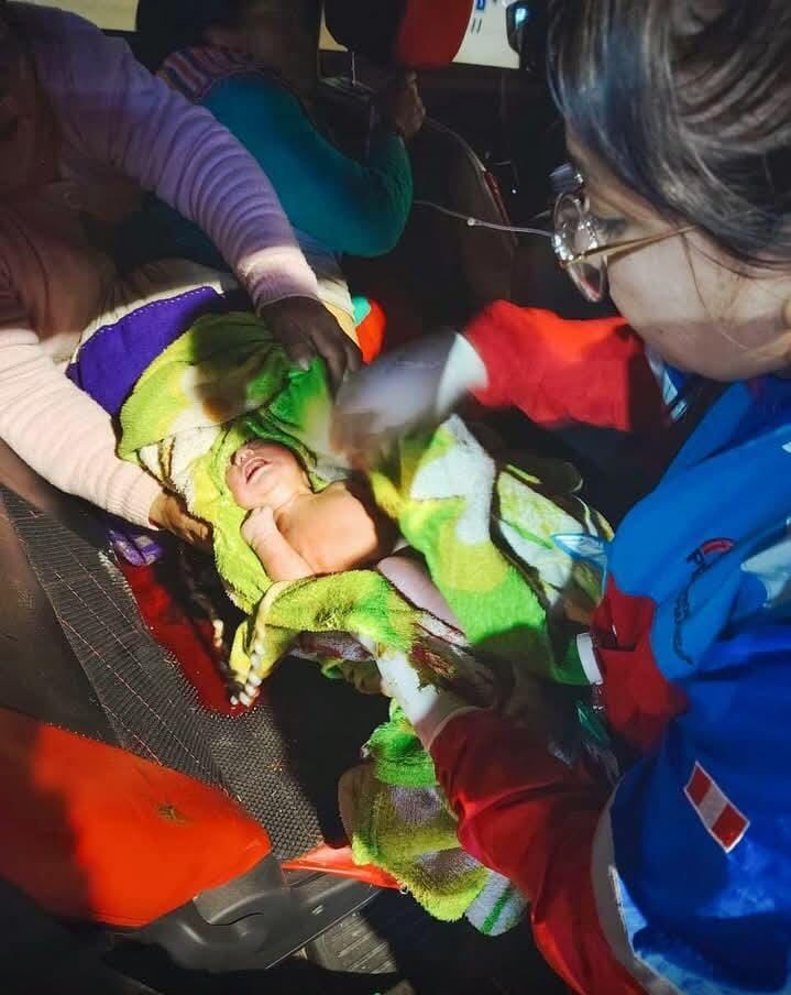 SAMU atienden emergencia: trae al mundo a bebé en ambulancia