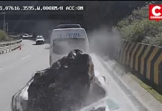 Así fue el momento en el que una roca aplasta a una camioneta y mata a sus ocupantes (VIDEO)