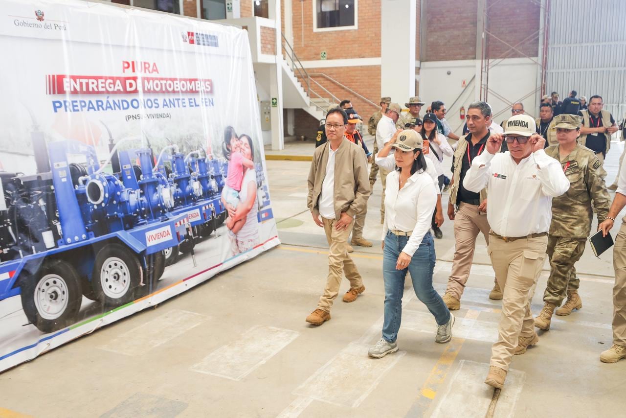 Entregan motobombas a municipios de Piura