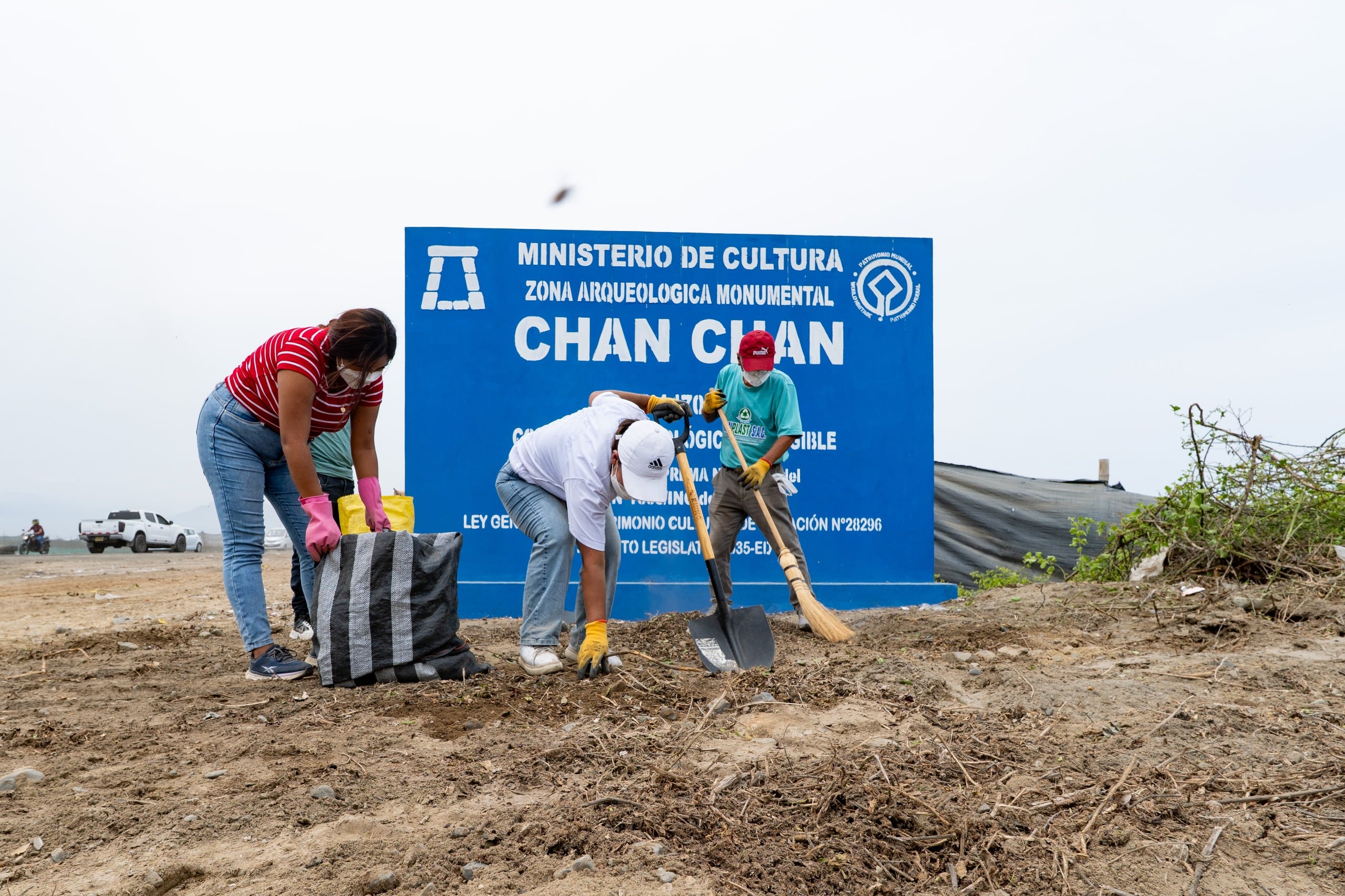 Universitarios, escolares y profesionales, junto con maquinaria pesada, se sumaron a la recuperación de áreas afectadas.