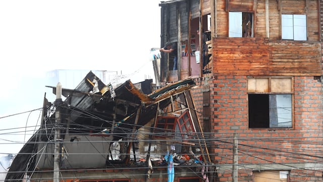 Callao: incendio destruye al menos 20 viviendas y bomberos intentan apagar el fuego (VIDEO) 