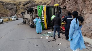 Norteamericana entre los seis fallecidos tras vuelco de bus en Cusco