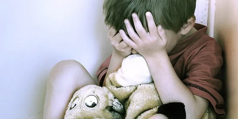 El coordinador del Programa de Víctimas y Testigos del Ministerio Público de Piura, José Velásquez, dijo que en varios casos, el retraso y lentitud en los procesos judiciales se debe a que algunas víctimas desisten de la denuncia debido a que el agresor está dentro de la familia.