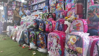 Arequipa: Conozca el precio de las mochilas y material didáctico en feria instalada en exteriores del estadio Melgar