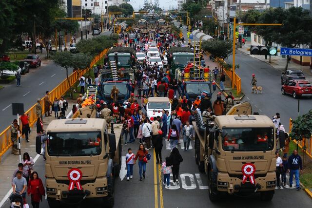 Regresa el Gran Desfile y Parada Militar por Fiestas Patrias. Cientos de peruanos acudieron a la ceremonia y se tomaron fotos con los uniformados. (Foto: Hugo Curotto @phto.gec)