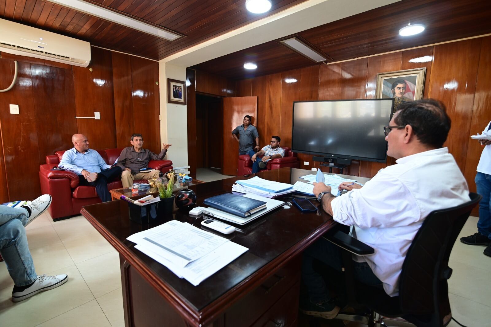 Autoridades se reúnen