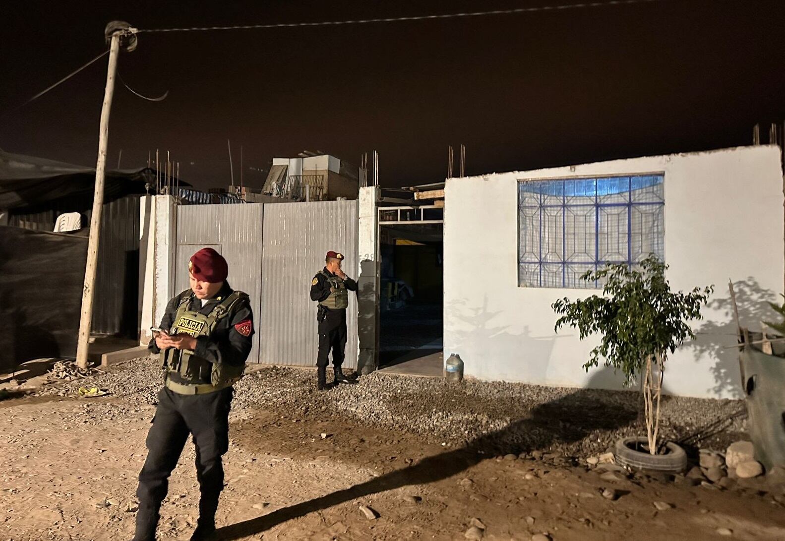 Policías en el inmueble ubicado en la asociación Señor de los Milagros, en la parte baja de la ciudad