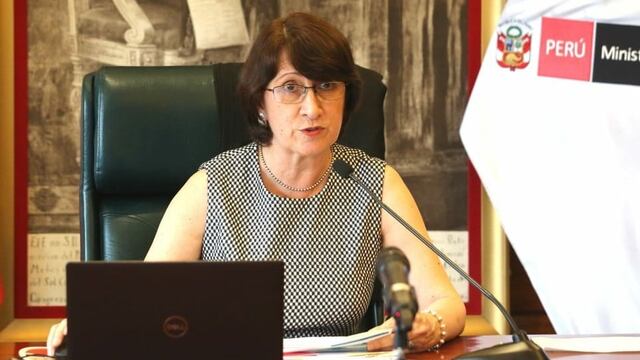 Pilar Mazzetti a quienes rechazan la vacuna: “Yo de inmediato pongo el hombro por nuestra patria”