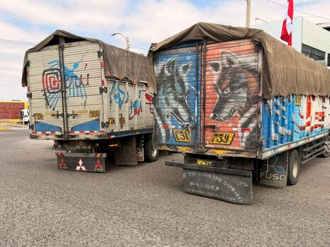 Tacna: Incautan dos camiones repletos de contrabando procedente de Bolivia