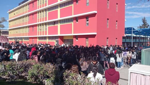 Alumnos piden mejoras en el instituto Pedro P. Díaz. (Foto: GEC)