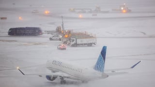 Megatormenta invernal deja al menos 30 muertos y miles sin electricidad en Estados Unidos