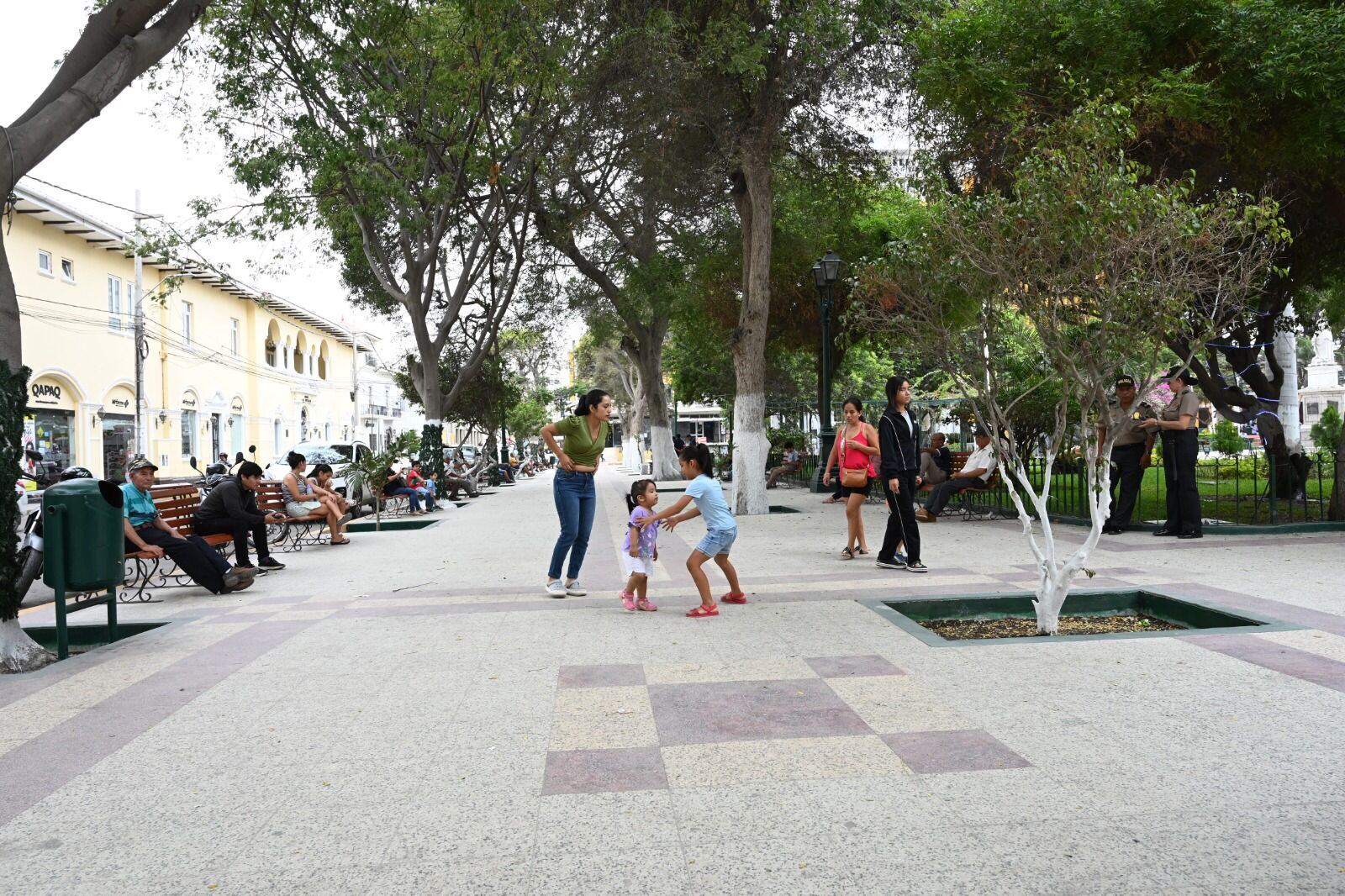 Todos los accesos de la plaza han sido liberados con el objetivo de verificar la operatividad y la funcionalidad de este espacio público, que estuvo cerrado al público desde el mes de marzo