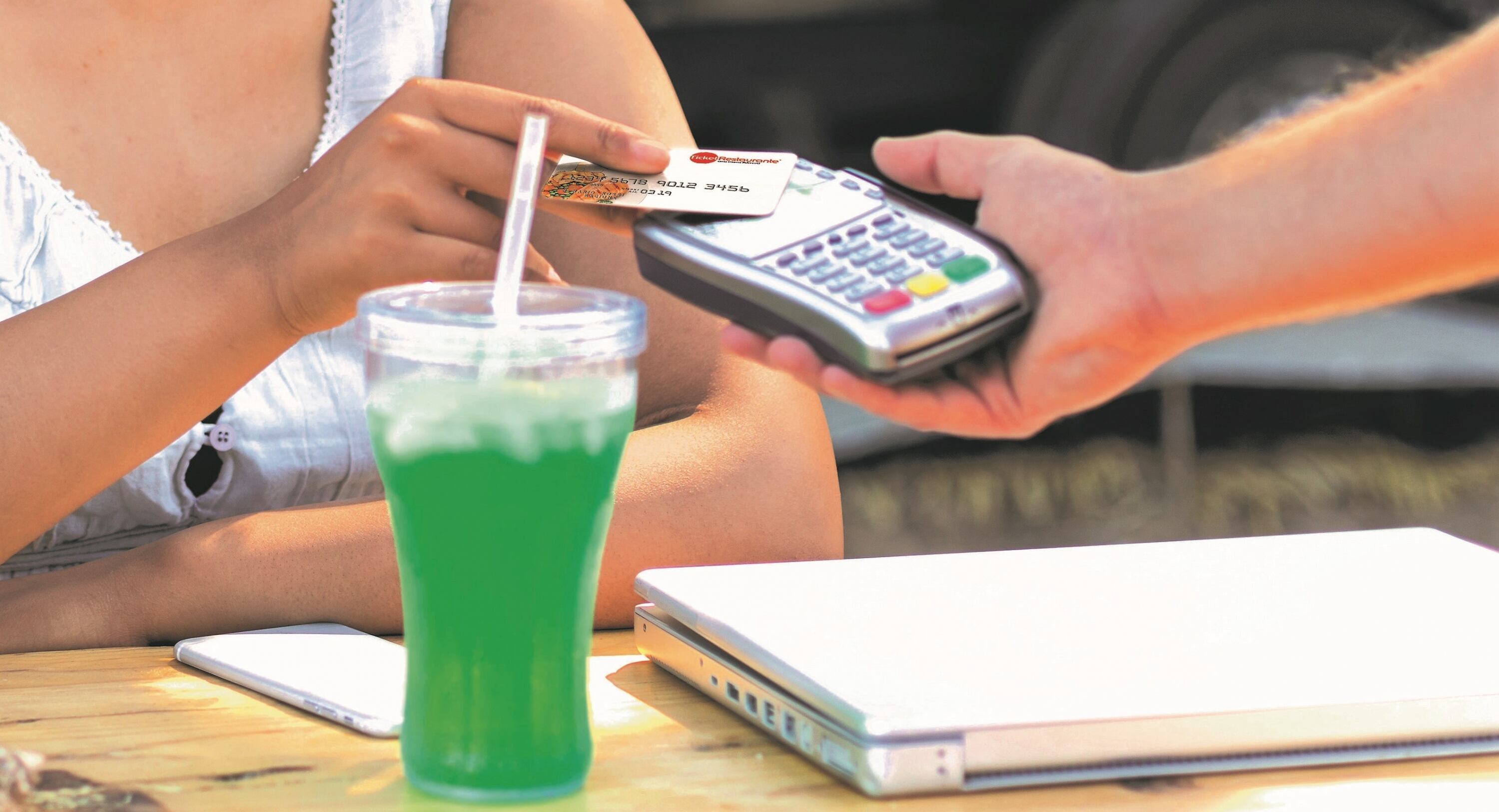Solo el 35% de las tarjetas de alimentación que entregan los empleadores en el Perú se destinan al consumo en restaurantes y establecimientos de comida.
