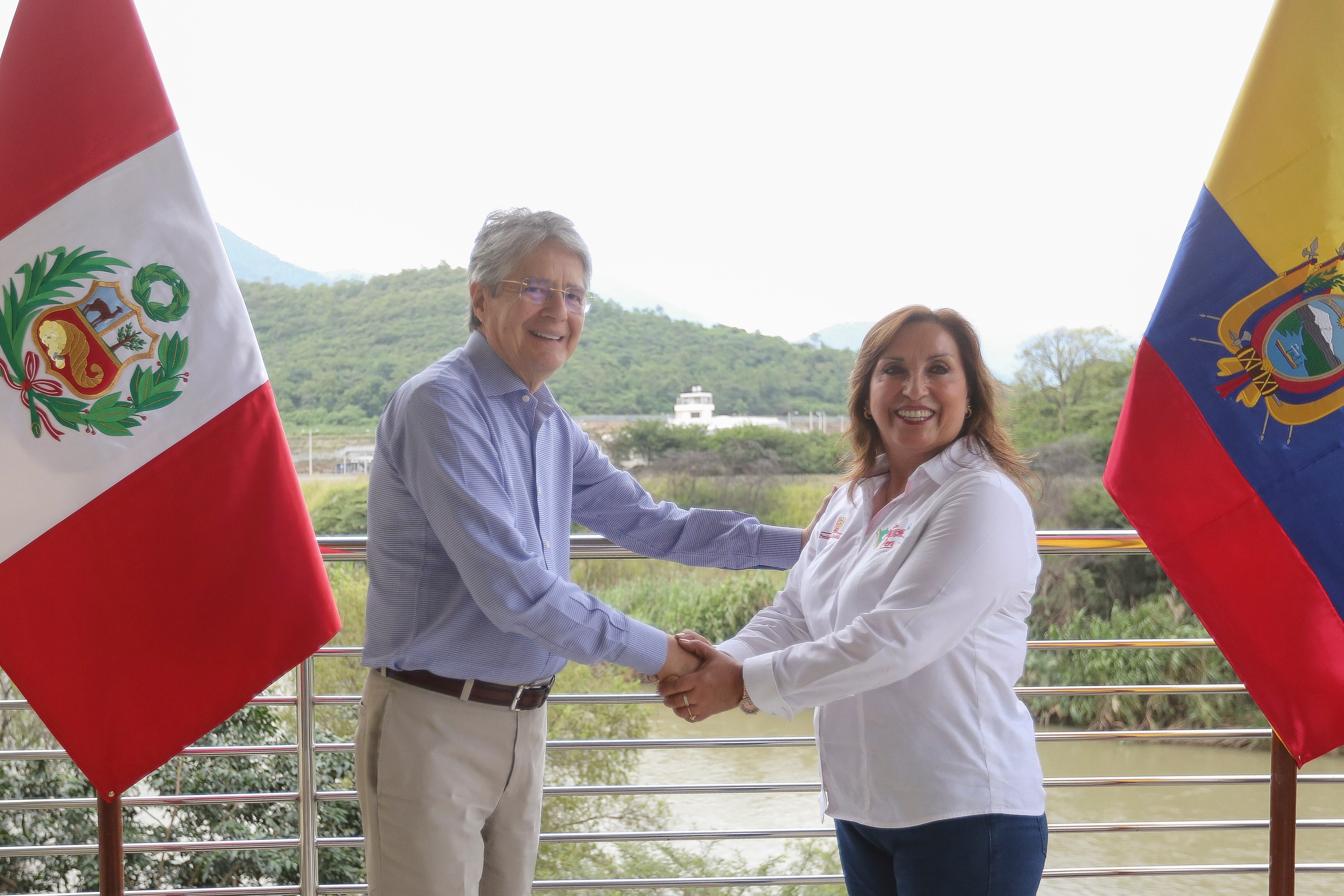 La mandataria llegó a Suyo junto a sus ministros para inaugurar el Centro Binacional de Atención en Frontera