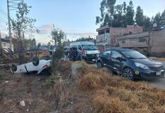 Auto volcó en la Carretera Central tras esquivar a un perro