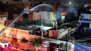 Arequipa: Incendio en tres negocios del distrito de Miraflores (VIDEO)