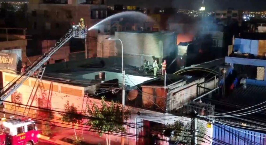 Incendio en el distrito arequipeño de Miraflores. (Foto: GEC)