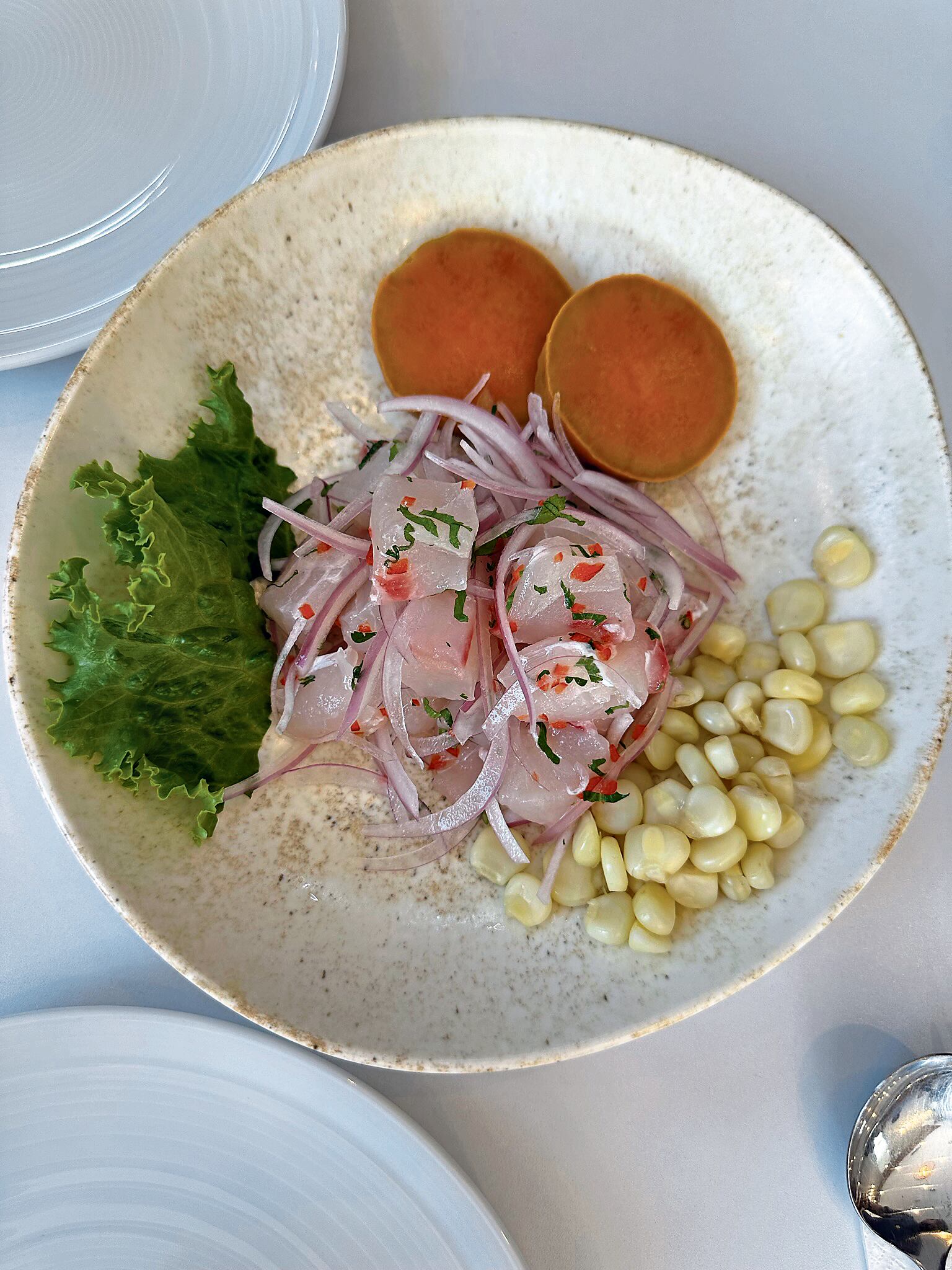 Son muchos los restaurantes locales que están listos para recibir a quienes se queden en la ciudad, propuestas marinas, desayunos o brunch