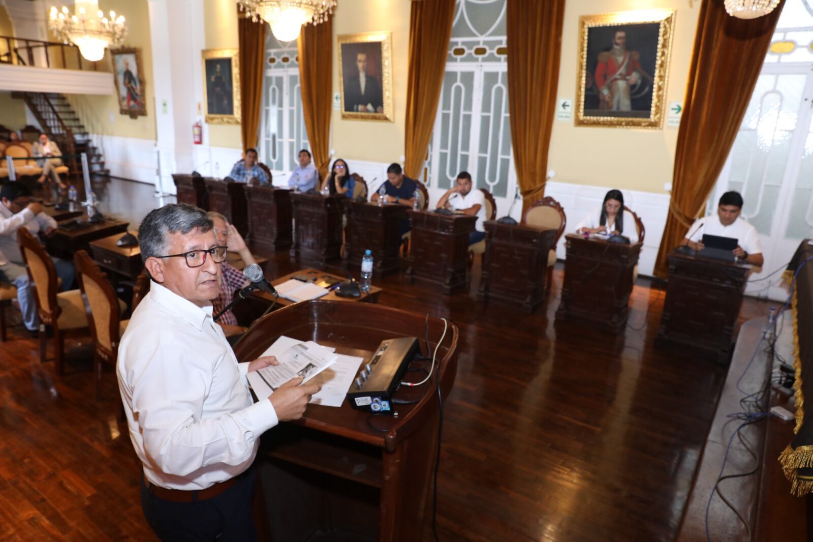 El pleno del Concejo Municipal aprobó bajar tasa de 1.35% a 1.05%. Es una oferta que ofrecen distintas operadoras y que no hay alguna fórmula para establecer ese porcentaje.