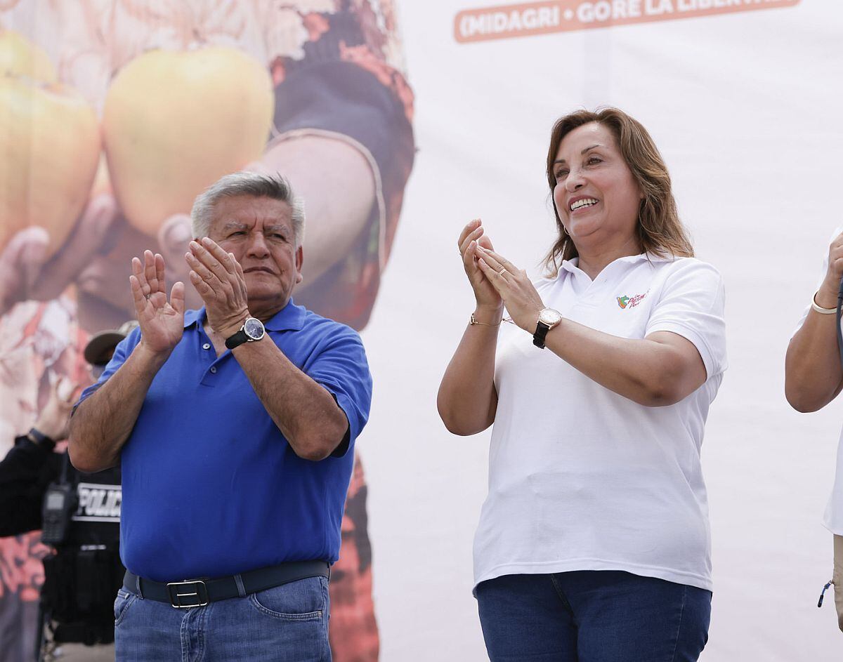 Dina Boluarte y César Acuña expresaron en La Libertad gestos y elogios que abonan en la hipótesis de una alianza política de facto . (Foto: Presidencia)