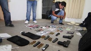 Policía de carreteras se enfrenta a narcotraficantes y recupera armas
