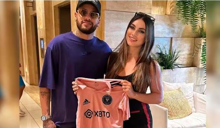 Neymar junto a hincha con la camisera del Inter de Miami.
