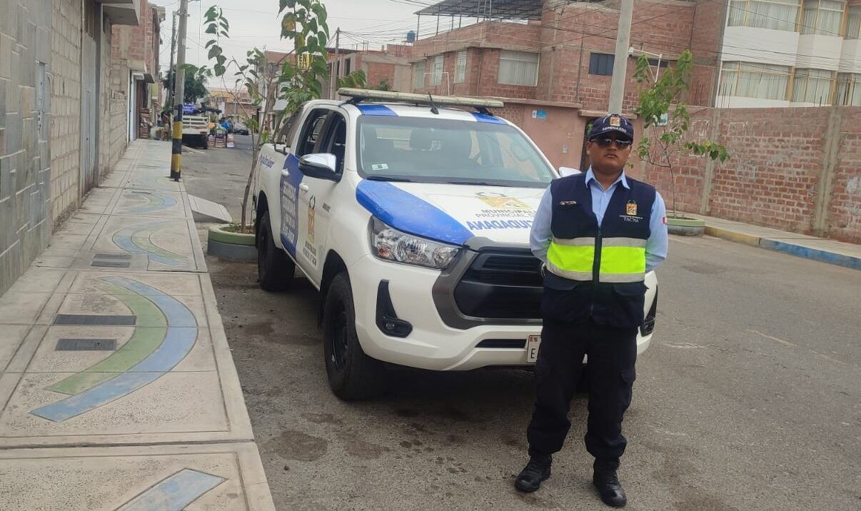 En una camioneta de Seguridad Ciudadana de la MPT evacuaron a la mujer herida hacia el nosocomio local
