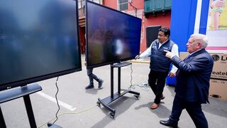 Entregan pantallas interactivas a colegios de La Libertad