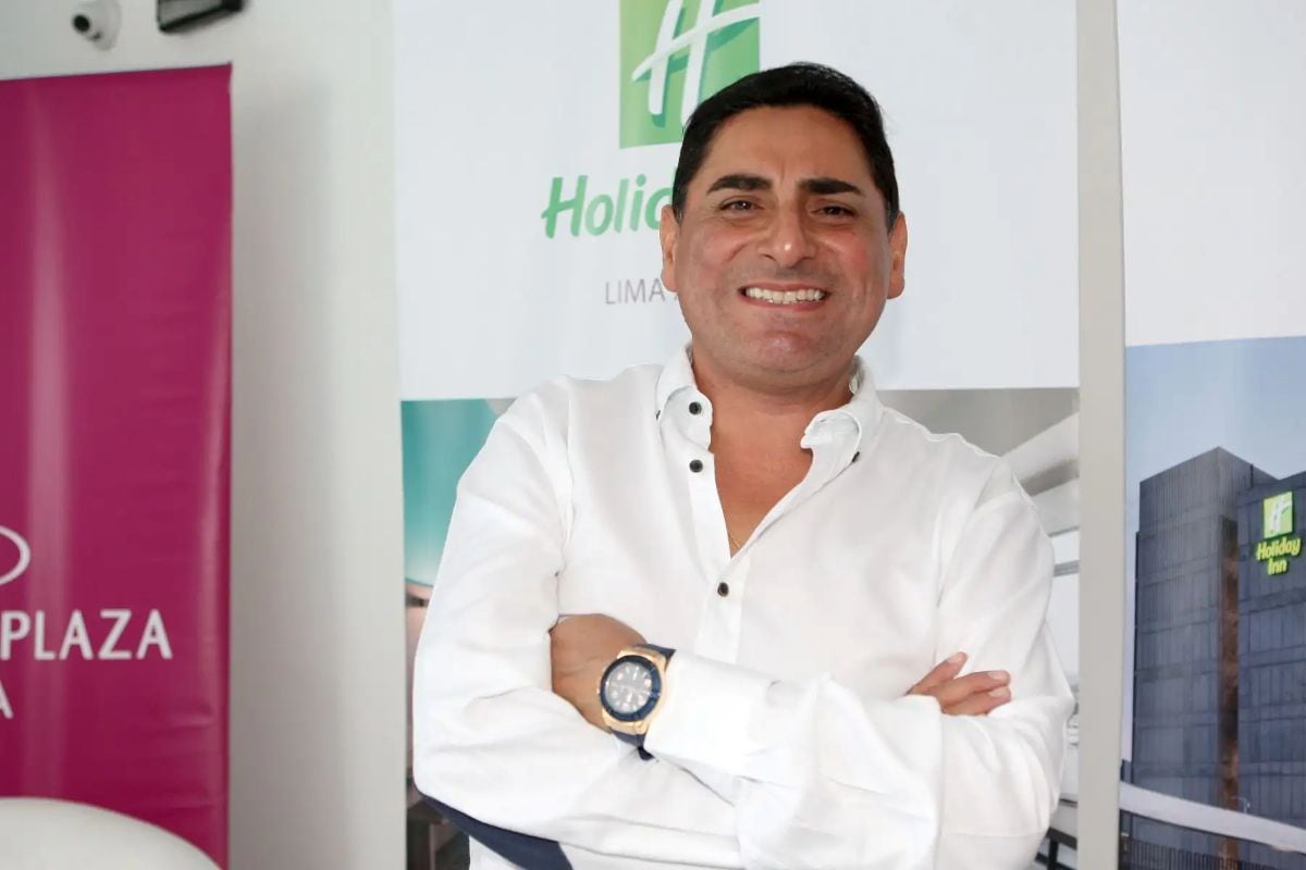 El partido País para Todos de Carlos Álvarez sí tiene propuestas para combatir la violencia contra la mujer. Foto: Andina.