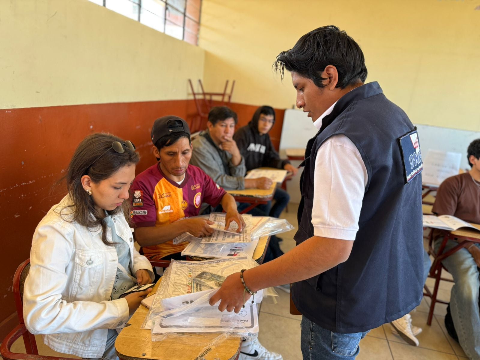 Miembros de mesa en Arequipa deben asistir a las 6 a. m. el día de las elecciones. Foto: ONPE.