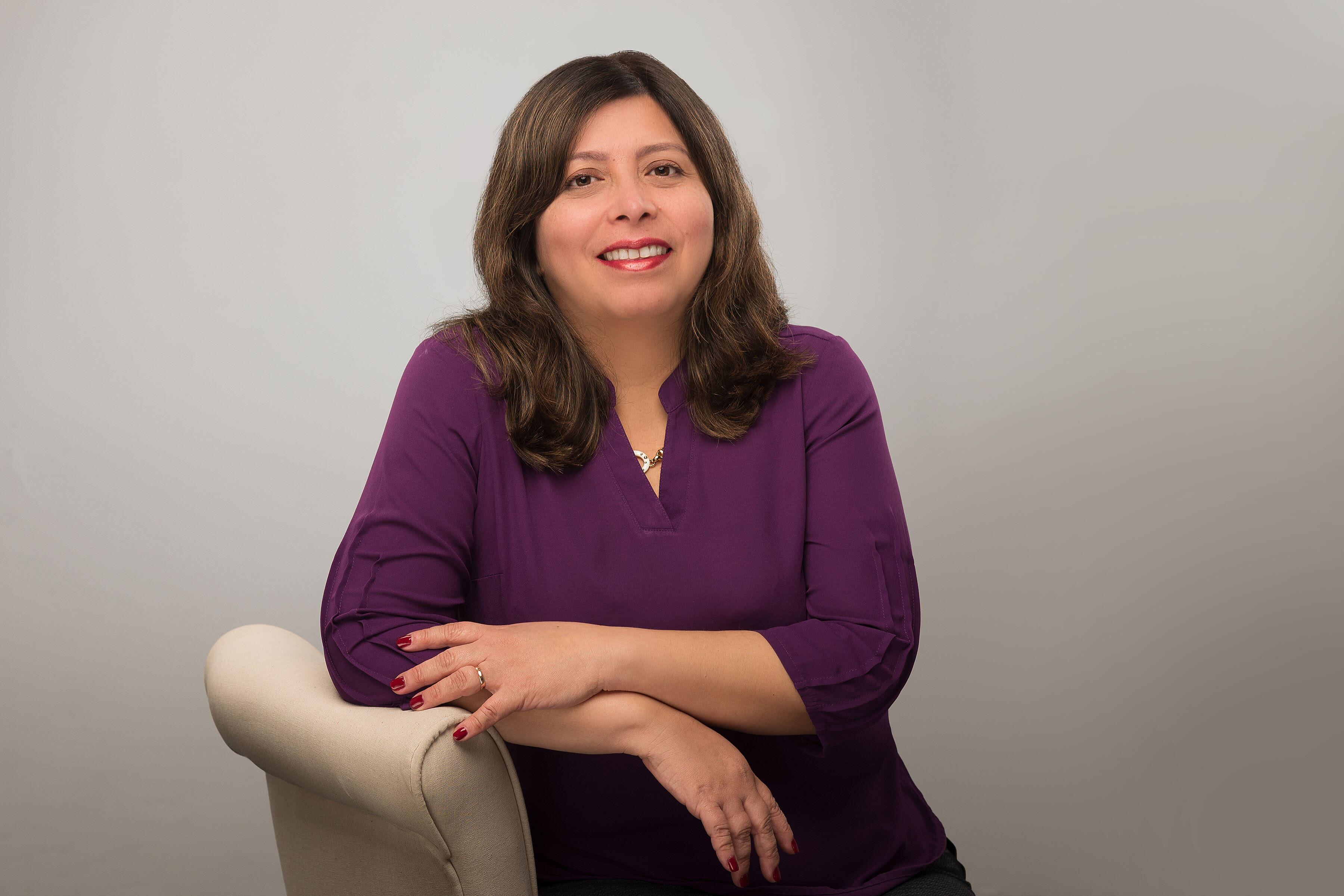 Escritora Paula Ramos presenta su libro de cuentos "Hackers". ,