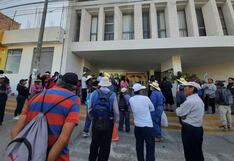 Arequipa: Vecinos protestan por obra de agua y desagüe abandonada en distrito de Socabaya (VIDEO)