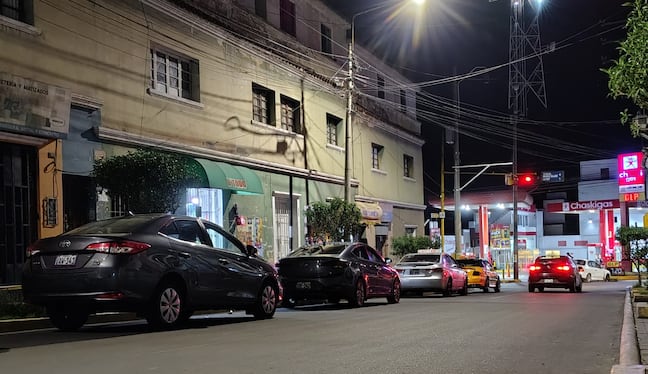 Taxistas durmieron en los grifos para conseguir GLP en Arequipa