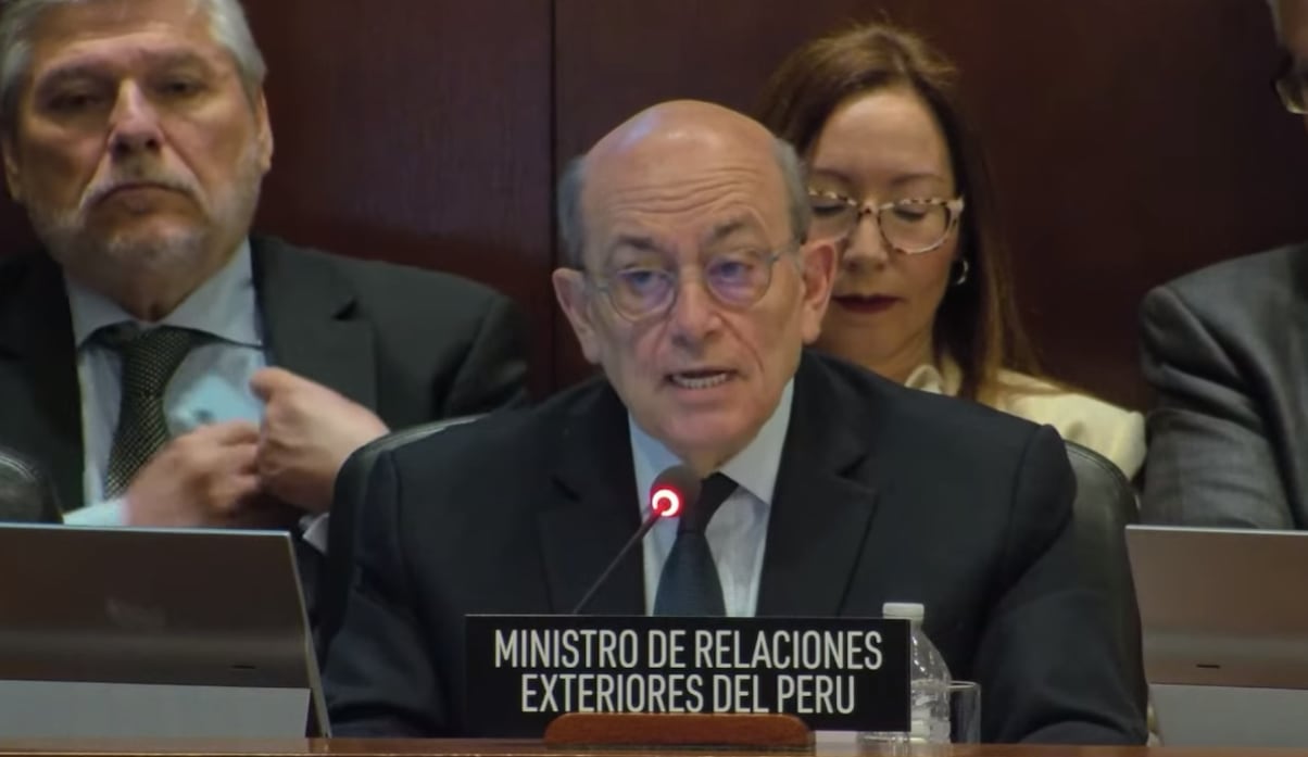 El ministro comentó la tensión bilateral tras su exposición ante la OEA y cuestionó la postura de la delegación mexicana. Foto: Captura OEA.