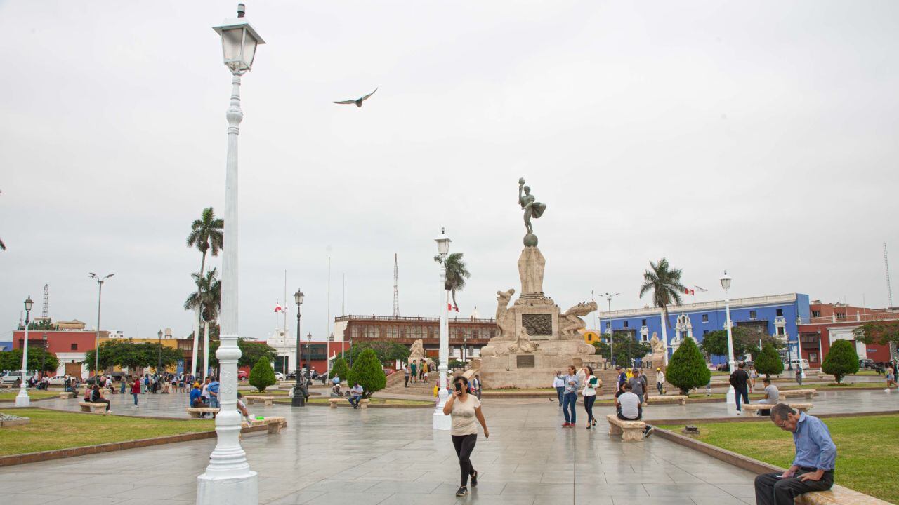 Debido a que genera una alteración en el espacio público declarado por el Ministerio de Cultura como Ambiente Urbano Monumental, por sus valores culturales, históricos, urbanísticos y sociales.