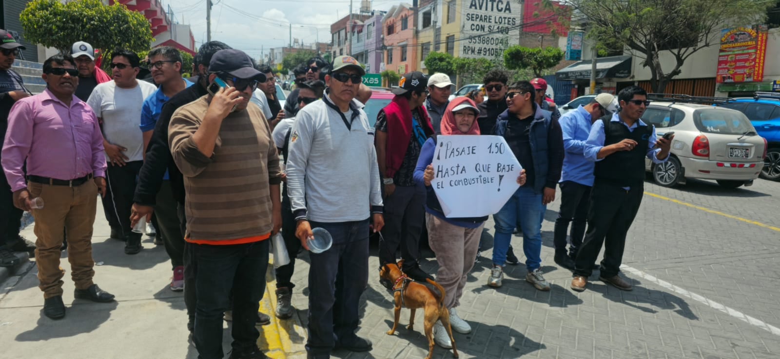 Transportistas protestaron hoy y advierten que mañana tampoco prestarán servicio en Arequipa (Foto: Pedro Torres/@photo.gec)
