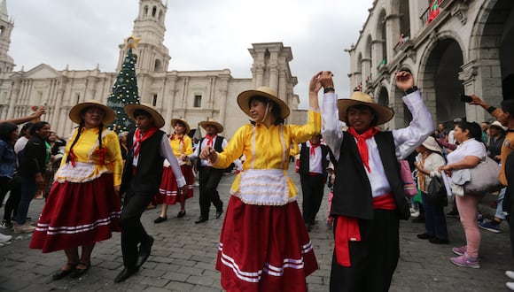 Comerciantes danzaron por 143 Aniversario del Mercado San Camilo (FOTO: Leonardo Cuito)