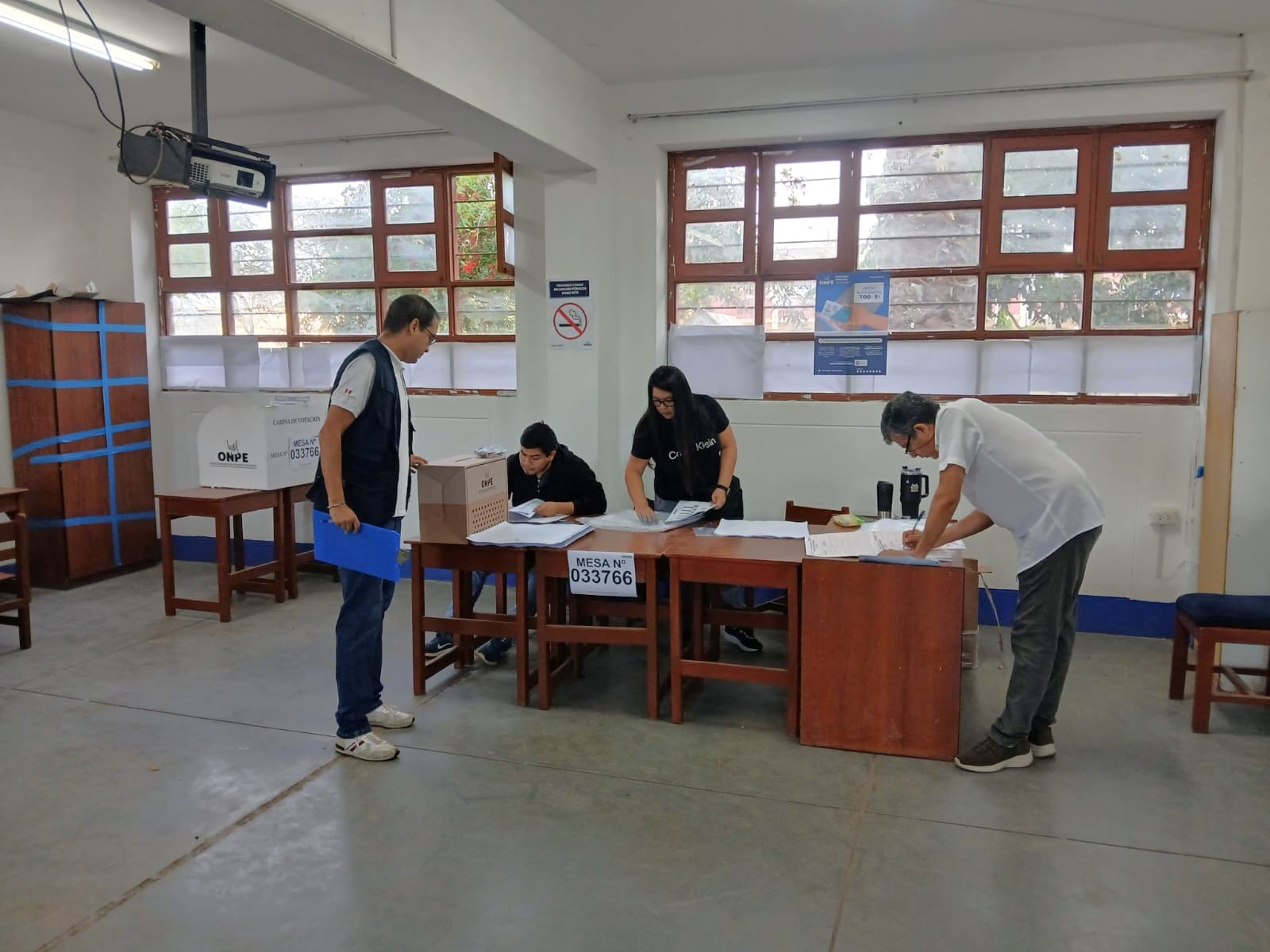 Ciudadanos participaron en proceso electoral.