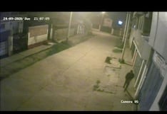 Arrebatan celular a mujer y la arrastran
